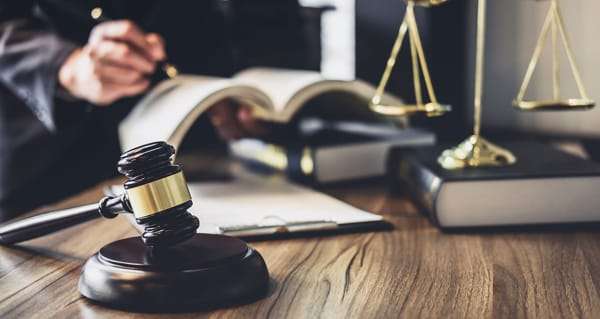Adwokat, prawnik czy radca prawny - jaka jest różnica między tymi zawodami?