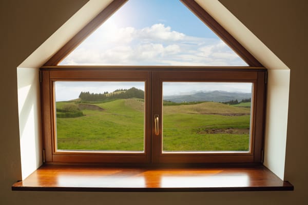 Jak pielęgnować drewniane okna, aby przedłużyć ich żywotność?