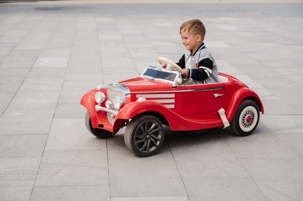 Top 5 najlepszych autek jeździków dla Twojego dziecka