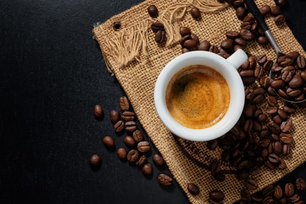 Jakie są najlepsze filiżanki do espresso, które pomogą wydobyć pełnię smaku i aromatu z kawy?
